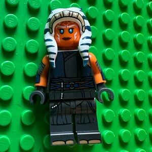 LEGO® Star Wars Ahsoka Tano
Minifigure Adult Jedi Master 75362